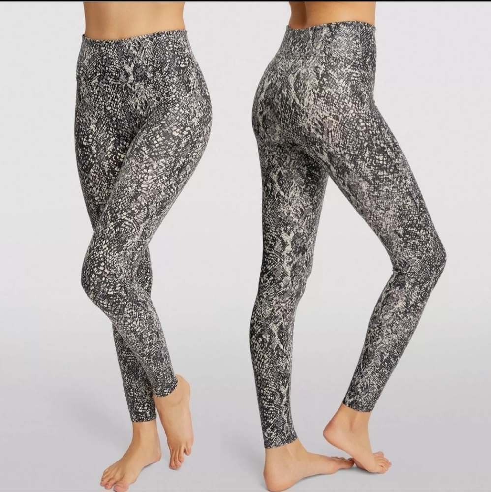 NWT Spanx Faux Leather Grey Snake Shine Leggings Contoured Waistband Sz Medium
